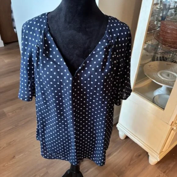 Counterparts NWT Short Flutter Sleeve Navy Polka Dot Blouse Top Large - Picture 1 of 7